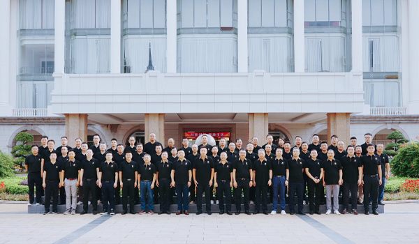 半岛体育集团电子新材料行业会议在广东东莞总部成功召开